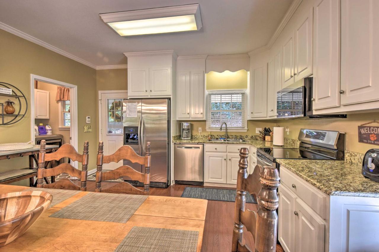 Lake Keowee Escape With Dock, Deck And Lake Access! Six Mile Exterior photo